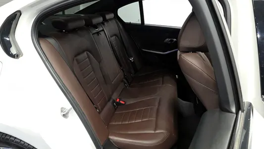 BMW 3 Series (G20) 330e M 2021 11