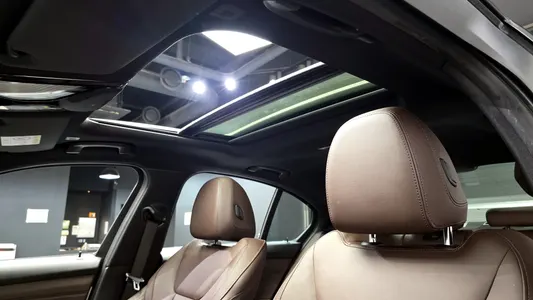 BMW 3 Series (G20) 330e M 2021 16