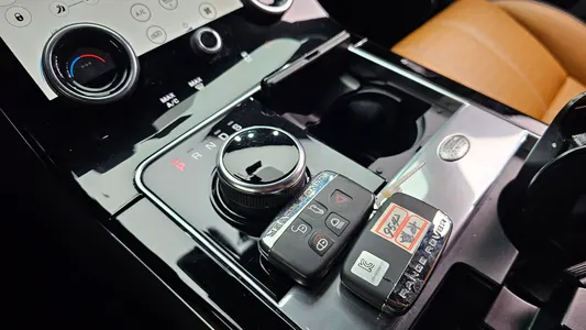Land Rover 레인지로버 벨라 3.0 D300 R- HSE 2019 9