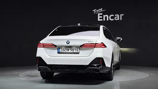 BMW 5 Series (G60) 520i M 2024 4