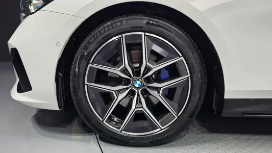 BMW 5 Series (G60) 520i M 2024 5