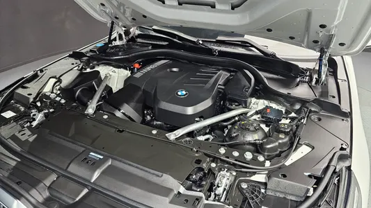 BMW 5 Series (G60) 520i M 2024 6
