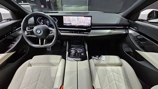 BMW 5 Series (G60) 520i M 2024 7