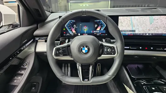 BMW 5 Series (G60) 520i M 2024 13
