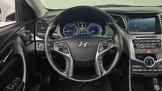 Hyundai Grandeur HG HG240 2015 13