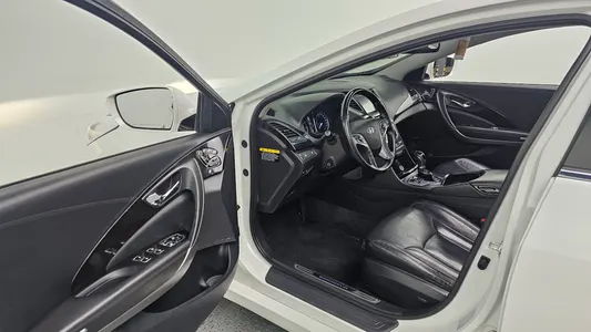 Hyundai Grandeur HG HG240 2015 10