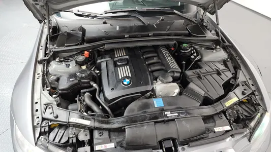 BMW 3 Series (E90) 328i 2009 6