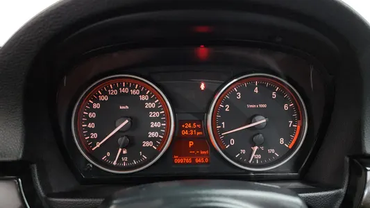 BMW 3 Series (E90) 328i 2009 8