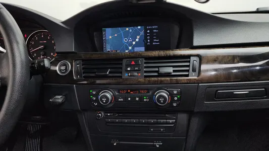 BMW 3 Series (E90) 328i 2009 12