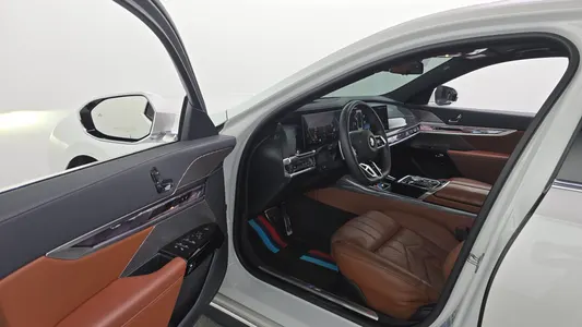 BMW 7 Series (G70) 740d xDrive M 2024 9