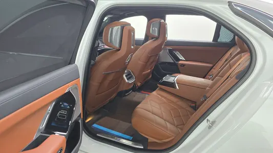 BMW 7 Series (G70) 740d xDrive M 2024 17