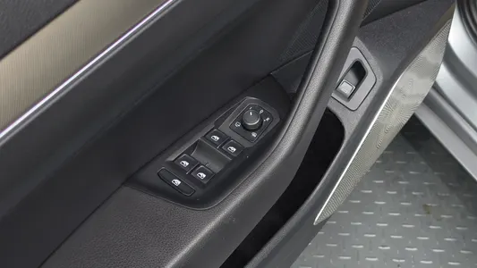 Volkswagen 아테온 2.0 TDI 2019 19