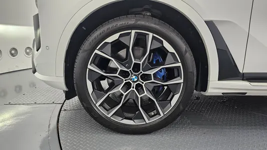 BMW X7 (G07) xDrive 40i M 6 2025 5