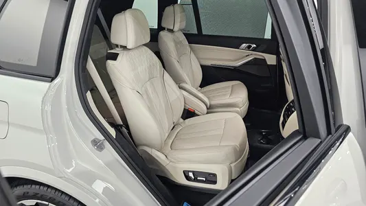 BMW X7 (G07) xDrive 40i M 6 2025 11