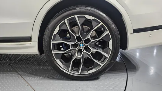 BMW X7 (G07) xDrive 40i M 6 2025 21