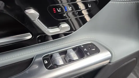 Mercedes-Benz SL-Class R232 AMG SL63 4MATIC+ 2023 35