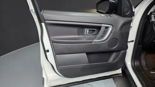 Land Rover 디스커버리 스포츠 2.0 TD4 SE (150) 2019 24