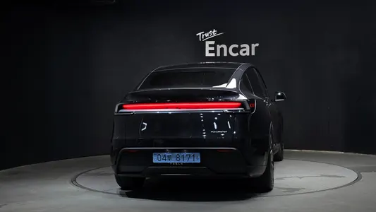 Tesla Y AWD 2025 4