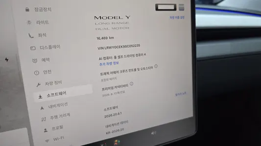 Tesla Y AWD 2025 8