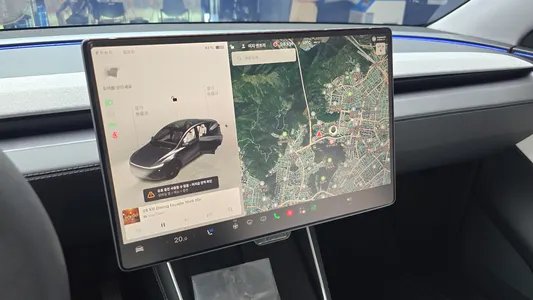 Tesla Y AWD 2025 14