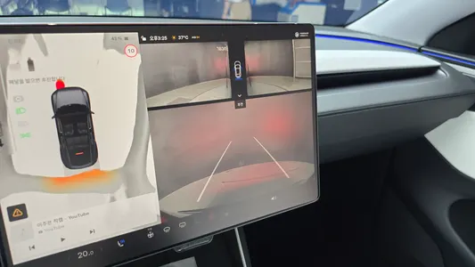 Tesla Y AWD 2025 15