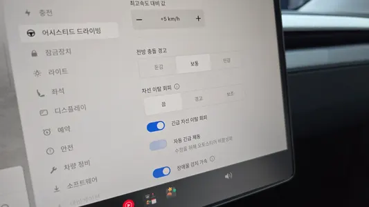 Tesla Y AWD 2025 16