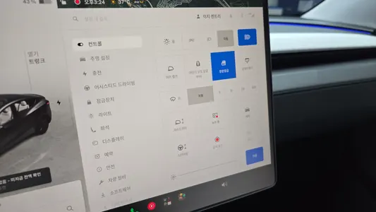 Tesla Y AWD 2025 17