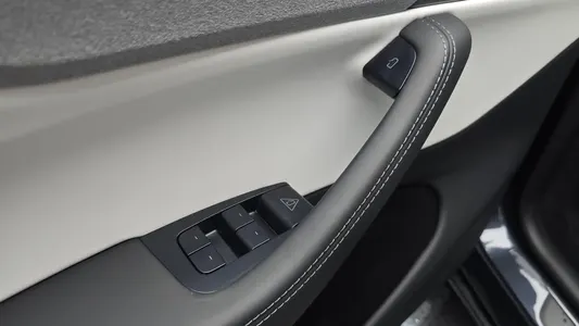 Tesla Y AWD 2025 19