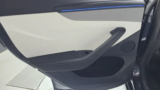 Tesla Y AWD 2025 25