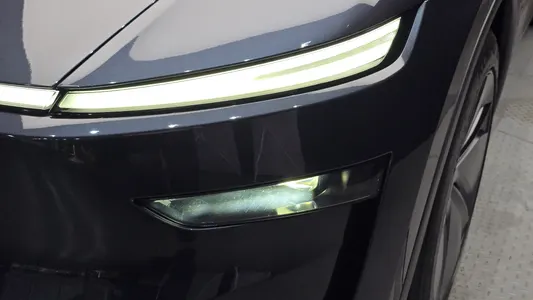 Tesla Y AWD 2025 22