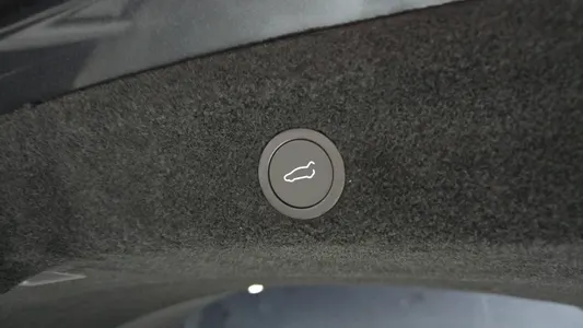 Tesla Y AWD 2025 31