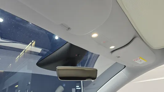 Tesla Y AWD 2025 29