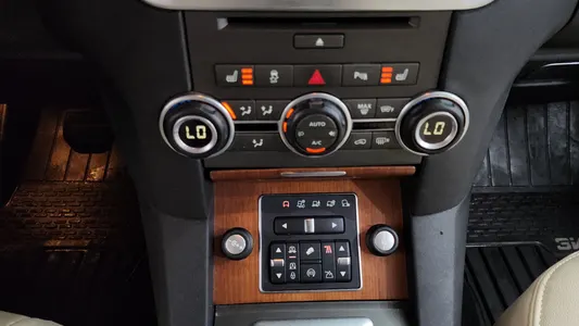 Land Rover 4 3.0 SDV6 SE 2015 19
