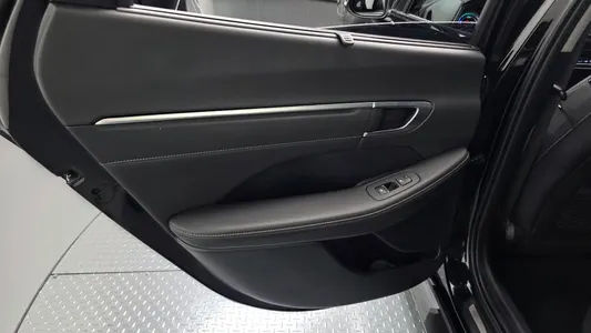 Hyundai (DN8) 2022 26