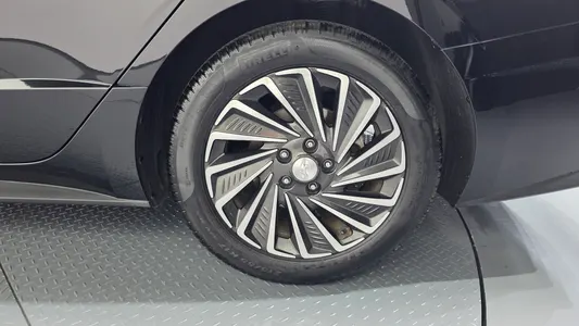 Hyundai (DN8) 2022 22