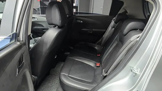 Chevrolet 아베오 해치백 LT 2012 12