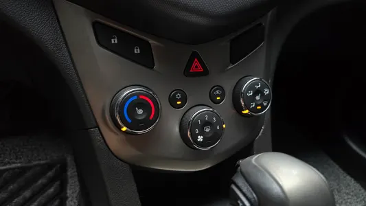 Chevrolet 아베오 해치백 LT 2012 16