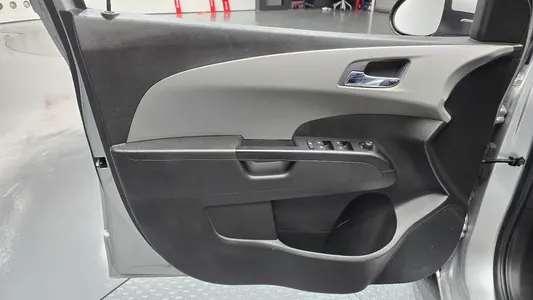Chevrolet 아베오 해치백 LT 2012 24