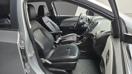 Chevrolet 아베오 해치백 LT 2012 26