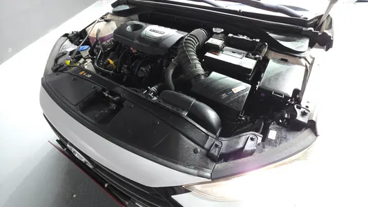 Hyundai AD 1.6 2017 6