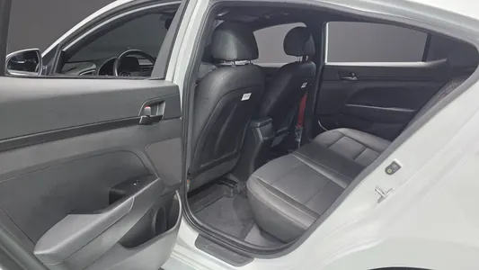 Hyundai AD 1.6 2017 12