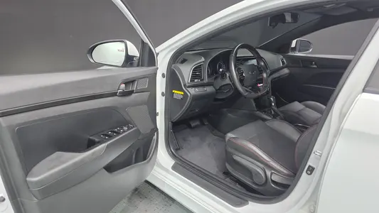 Hyundai AD 1.6 2017 10