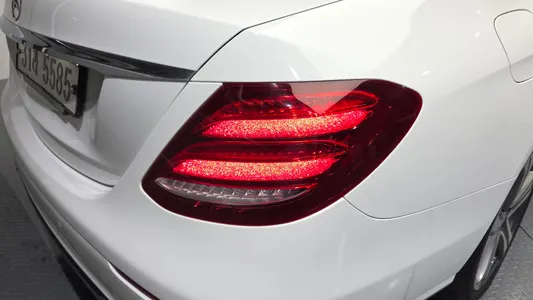 Mercedes-Benz E-Class W213 E300 2018 23