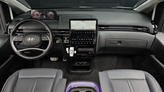 Hyundai Staria 4WD 9 2024 7