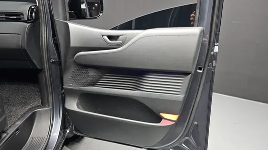 Hyundai Staria 4WD 9 2024 25