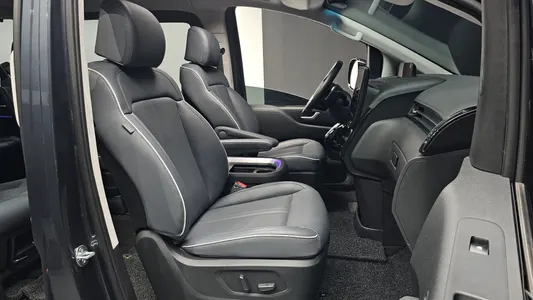 Hyundai Staria 4WD 9 2024 26
