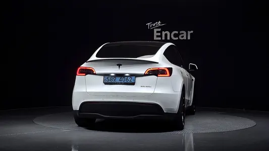 Tesla Y AWD 2022 4