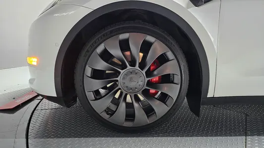 Tesla Y AWD 2022 5