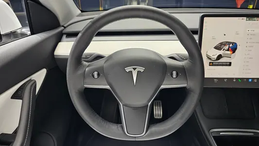 Tesla Y AWD 2022 13