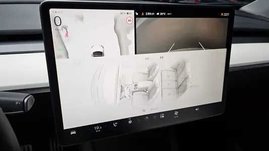 Tesla Y AWD 2022 18